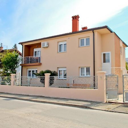 PUY Apartment Kris מראה חיצוני תמונה