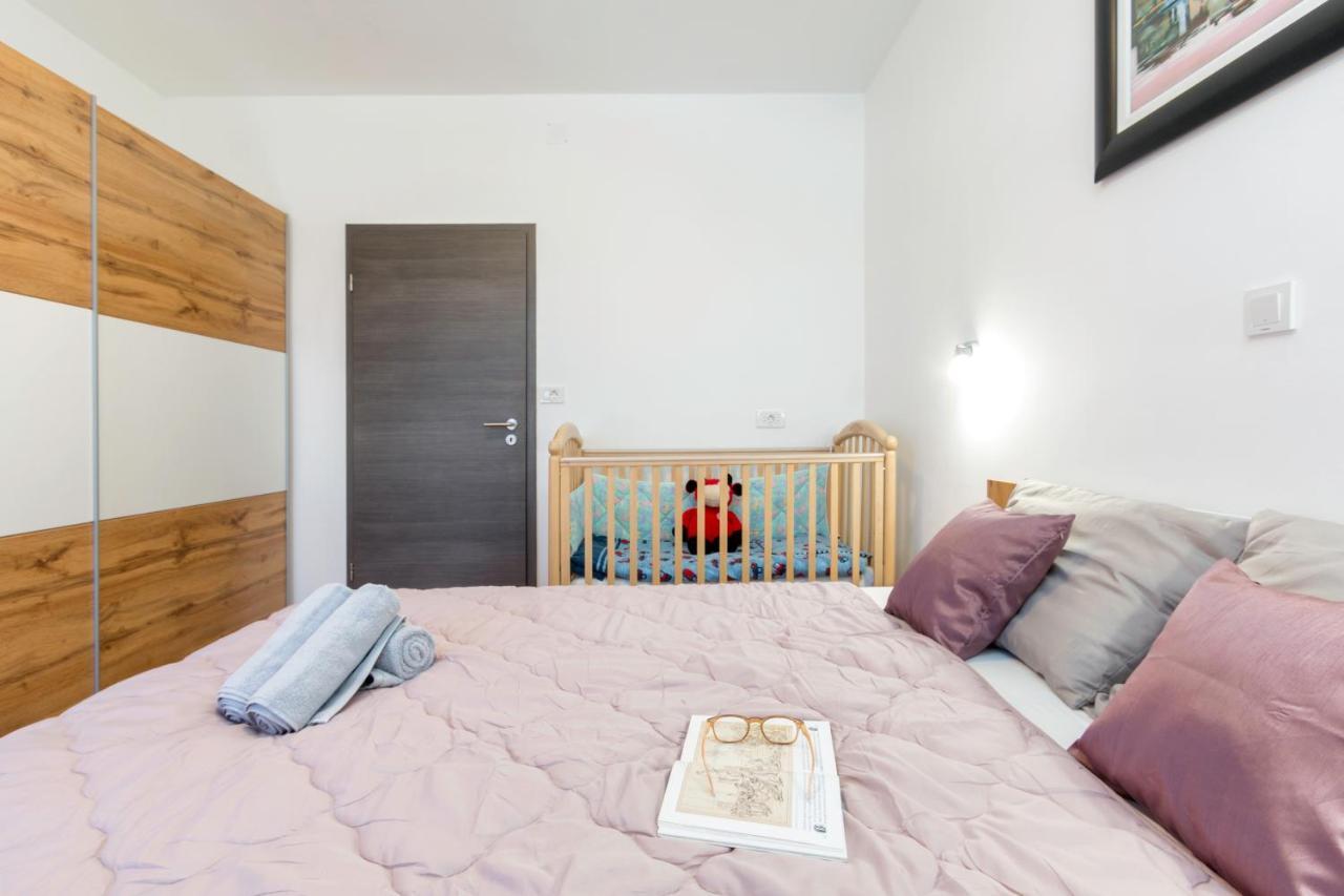 PUY Apartment Kris מראה חיצוני תמונה