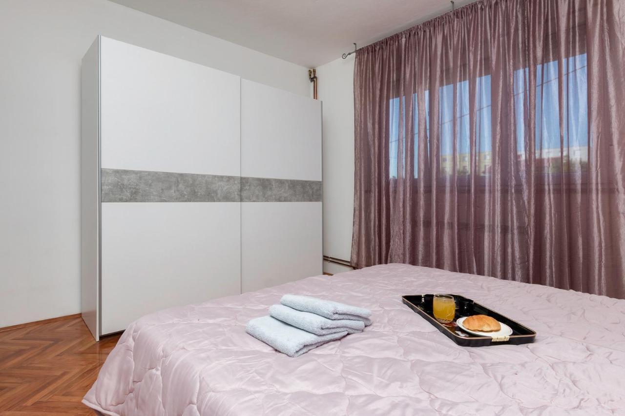 PUY Apartment Kris מראה חיצוני תמונה