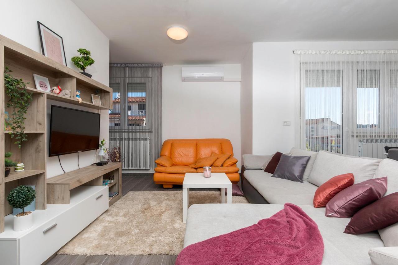PUY Apartment Kris מראה חיצוני תמונה