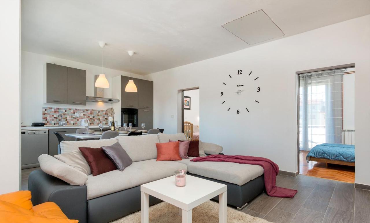 PUY Apartment Kris מראה חיצוני תמונה