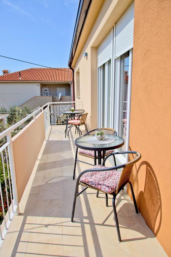 PUY Apartment Kris מראה חיצוני תמונה