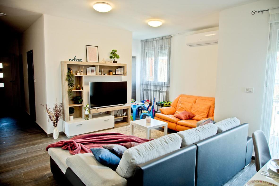 PUY Apartment Kris מראה חיצוני תמונה
