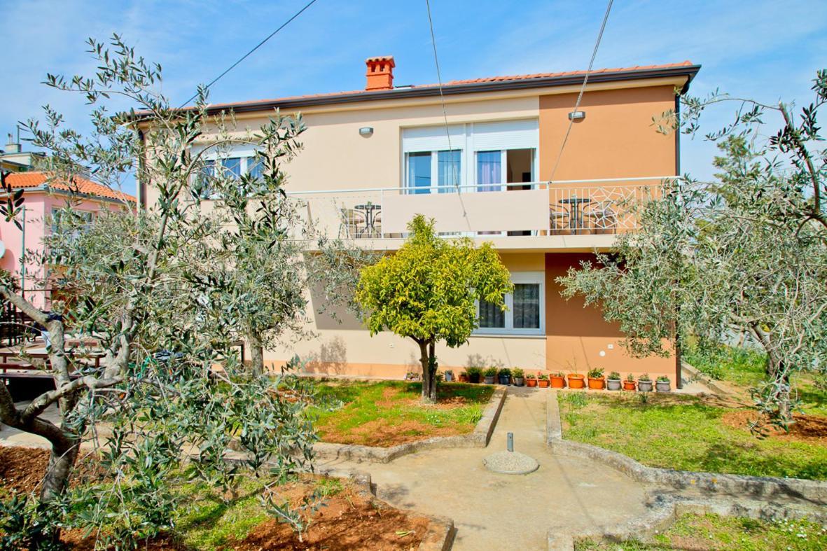 PUY Apartment Kris מראה חיצוני תמונה
