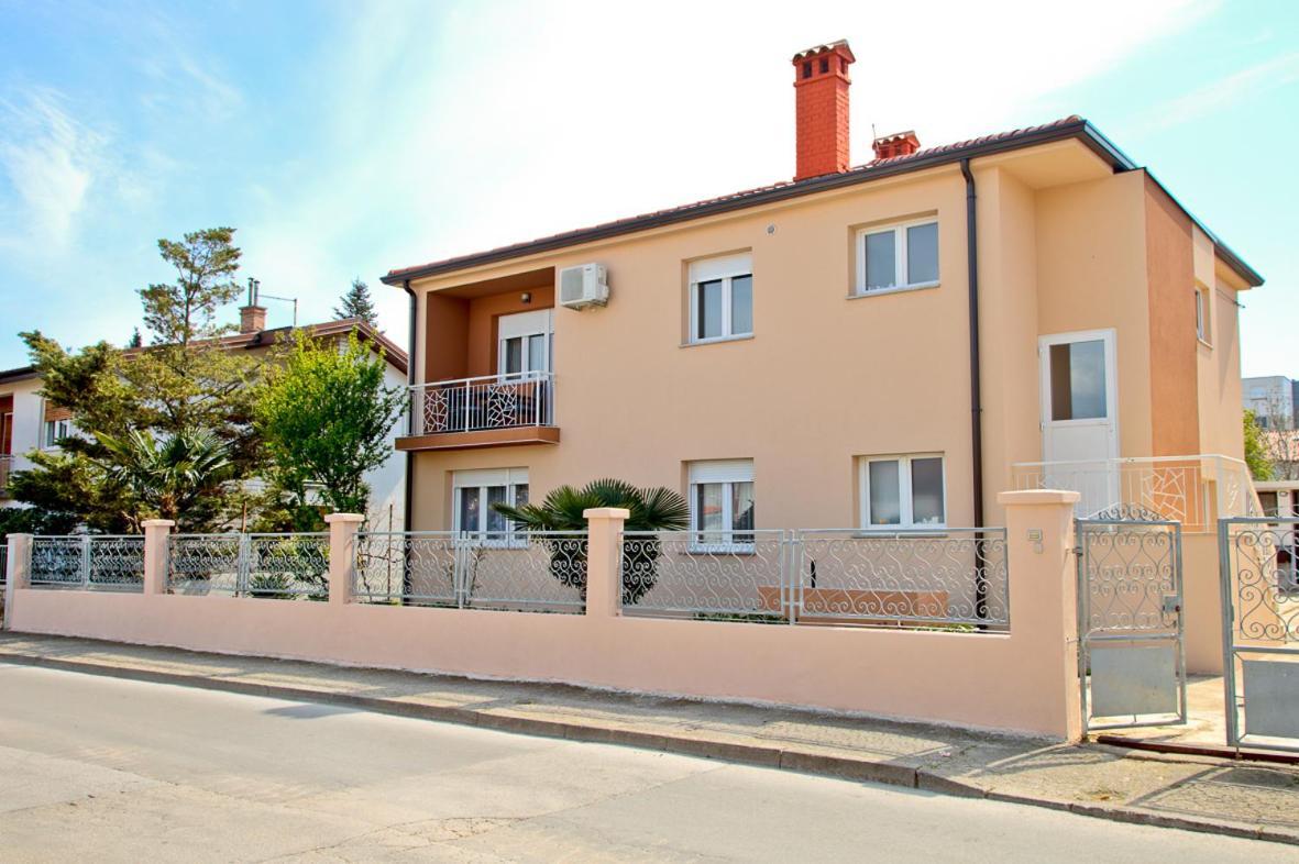 PUY Apartment Kris מראה חיצוני תמונה